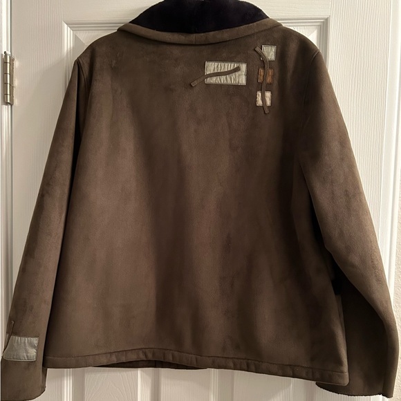 Icelandic Design Jacket / Coat with Geometric cutouts in Olive Green & Black - Picture 2 of 7